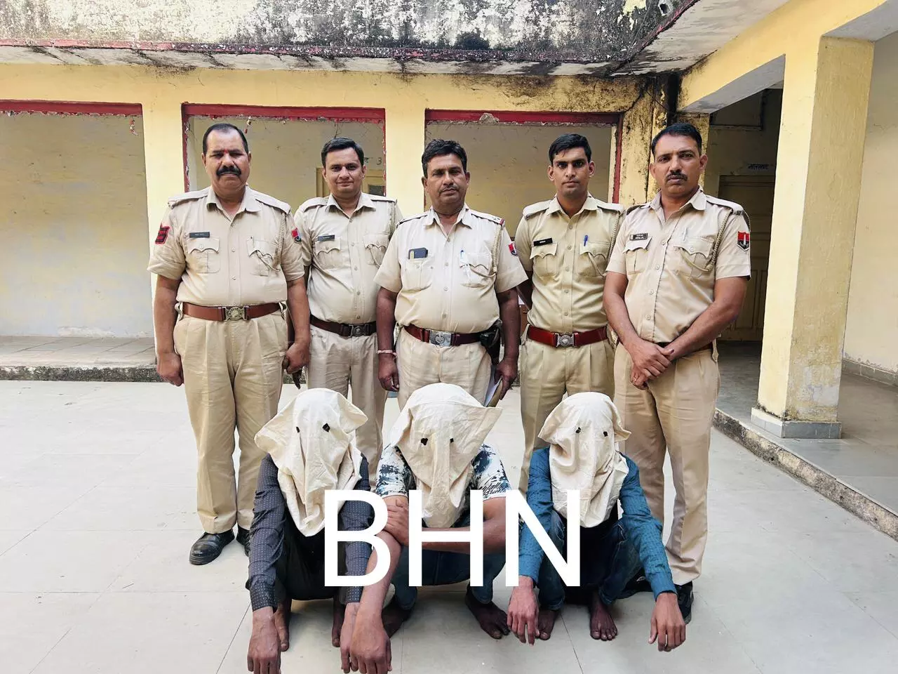 ट्रक चालक पर हमला कर लूट को दिया अंजाम- 24 घंटे में पुलिस के हत्थे चढ़े तीनों बदमाश, नकदी व मोबाइल बरामद ट्रक चालक पर हमला कर लूट को दिया अंजाम- 24 घंटे में पुलिस के हत्थे चढ़े तीनों बदमाश, नकदी व मोबाइल बरामद