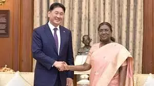 पीएम मोदी आज नई दिल्ली में मंगोलिया के राष्ट्रपति से करेंगे बातचीत पीएम मोदी आज नई दिल्ली में मंगोलिया के राष्ट्रपति से करेंगे बातचीत