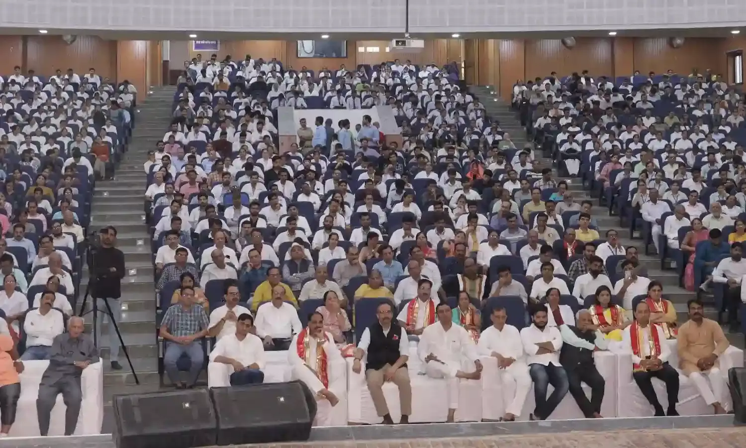 धरती पर डॉक्टर ही ऐसा इंसान, जिसके पास लोग जिंदगी मांगने जाते है - राष्ट्रसंत पुलक सागर