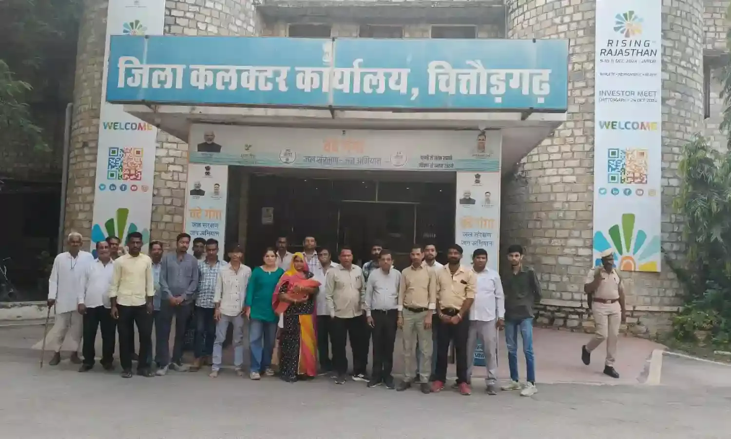 चित्तौड़गढ़ में ऑपरेशन में लापरवाही से कविता की मौत: परिजनों का प्रदर्शन चित्तौड़गढ़ में ऑपरेशन में लापरवाही से कविता की मौत: परिजनों का प्रदर्शन