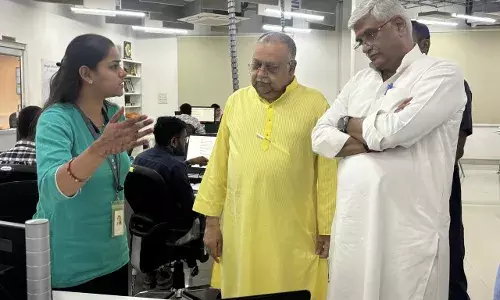 पांडुलिपियों के प्रोजेक्ट को देखने धरोहर संस्थान पहुंचे मंत्री