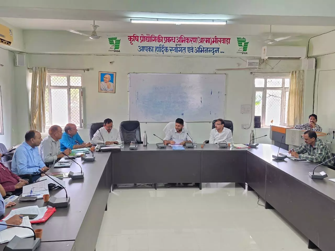 कृषि विभाग द्वारा संचालित विभिन्न योजनाओं की जिला कलक्टर ने ली समीक्षा बैठक