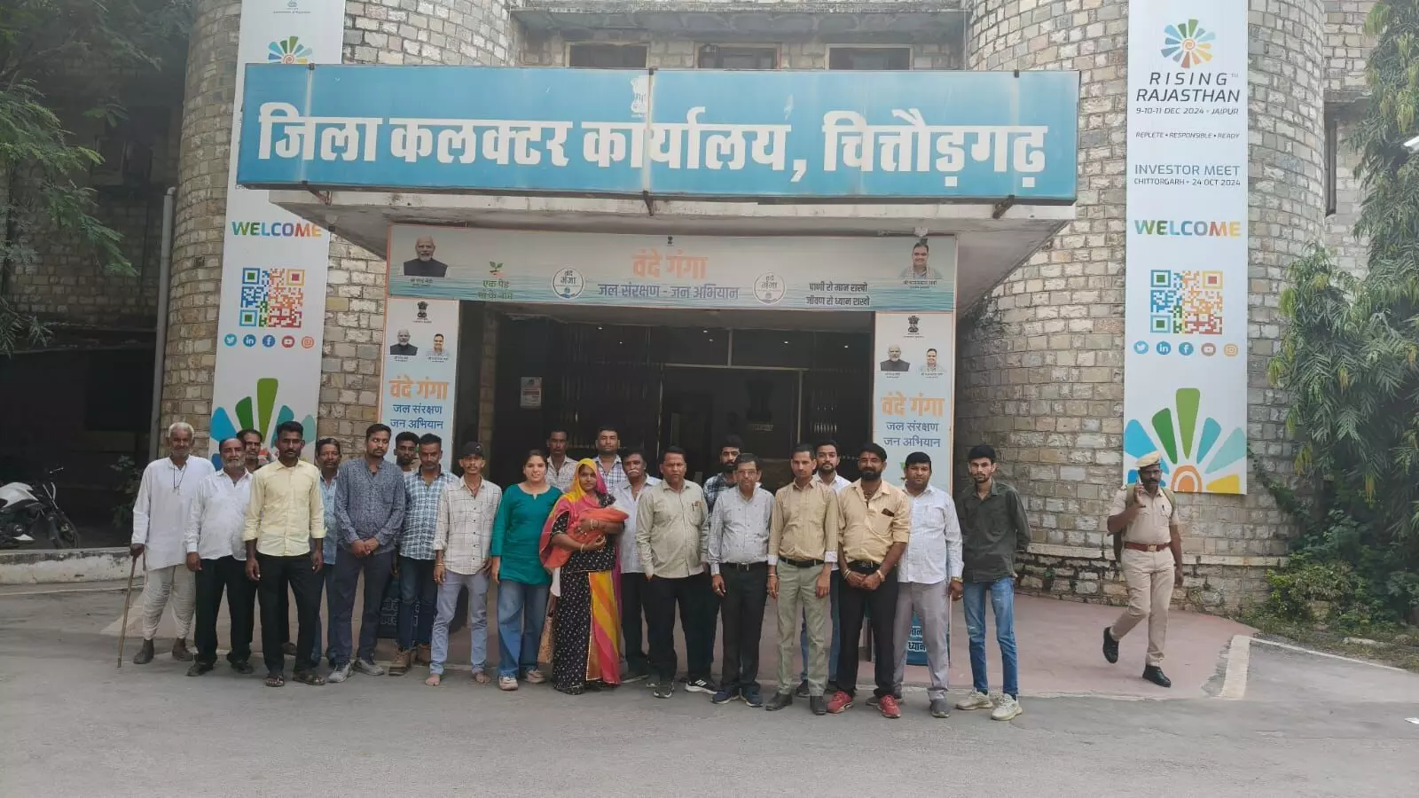 चित्तौड़गढ़ में ऑपरेशन में लापरवाही से कविता की मौत: परिजनों का प्रदर्शन चित्तौड़गढ़ में ऑपरेशन में लापरवाही से कविता की मौत: परिजनों का प्रदर्शन