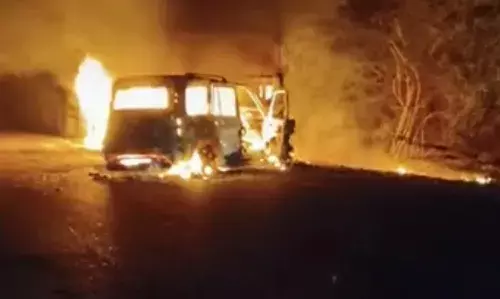 ट्रेलर और स्कॉर्पियो में भिड़ंत के बाद भीषण आग में चार घरों के चिराग जिंदा जले, एक बचा