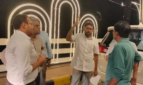 दीपावली पर जगमग हो रही झीलों की नगरी