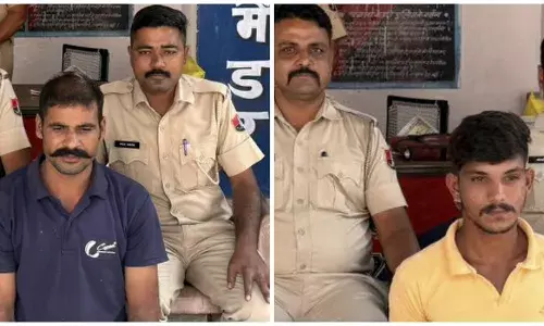 बाइक व नगदी लूट के आरोपित सहित दो गिरफ्तार, एक पर था ₹5000 का इनाम