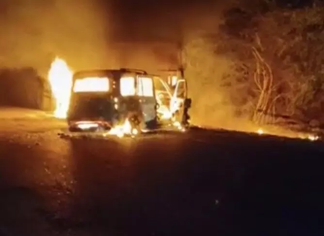 ट्रेलर और स्कॉर्पियो में भिड़ंत के बाद भीषण आग में चार घरों के चिराग जिंदा जले, एक बचा