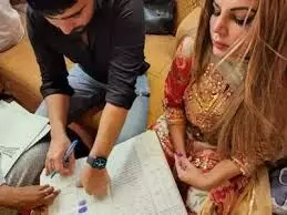 राखी सावंत ने पूर्व पति आदिल दुर्रानी से अप्राकृतिक यौन संबंध मामले में  किया समझौता