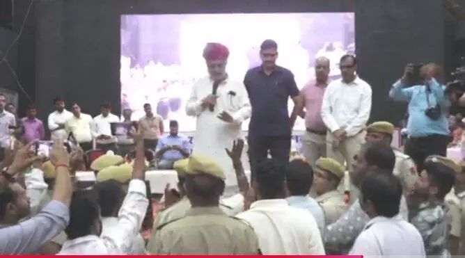 लॉटरी पर उठाई उंगली, किए गंभीर कमेंट लॉटरी पर उठाई उंगली, किए गंभीर कमेंट