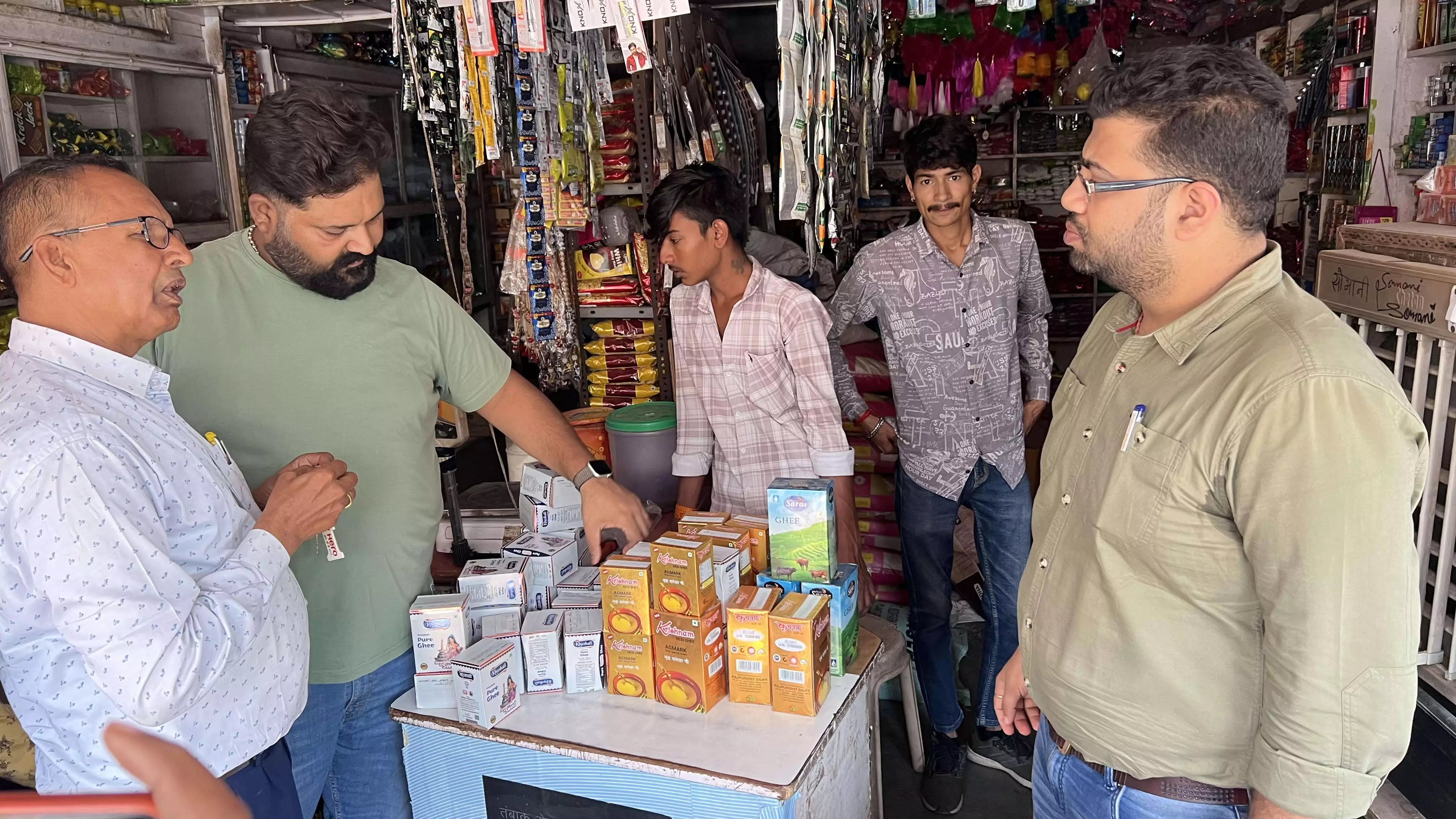 रायला में खाद्य सुरक्षा अधिकारी ने घी पनीर के लिए सैंपल