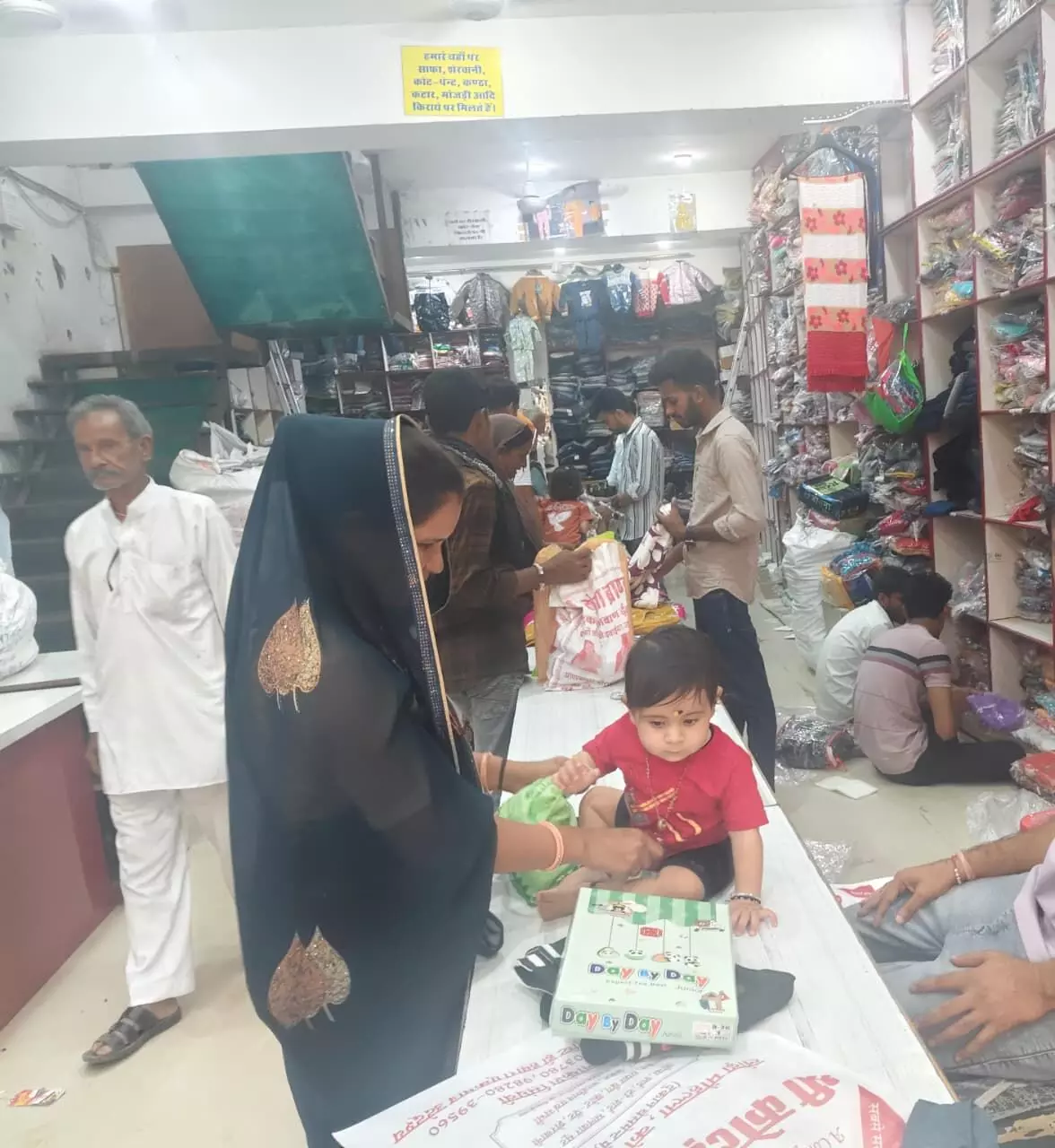 कोटड़ी में दीपावली की रौनक, बाज़ारों में खरीदारों की भीड़