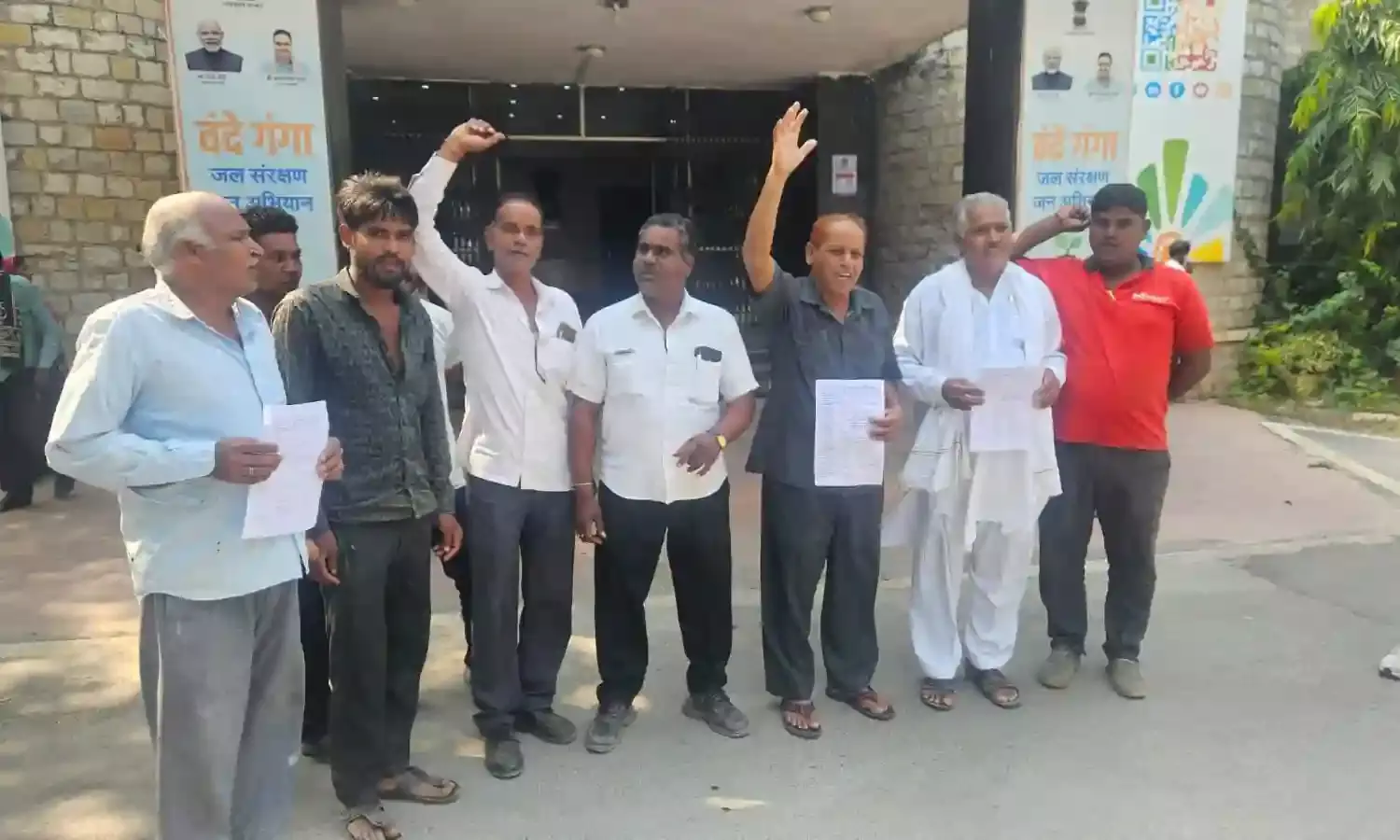 महिला का पांव काटकर चांदी की कड़ियां लूटीं, न्याय व मुआवजे की मांग तेज*