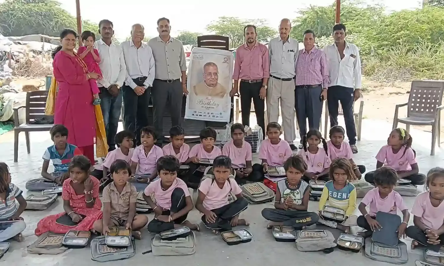 एल.एन.जे. बाबू का जन्मदिन मनाया एल.एन.जे. बाबू का जन्मदिन मनाया