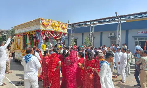 श्री सत्य साई प्रेम प्रवाहिनी रथ यात्रा का भीलवाड़ा में स्वागत श्री सत्य साई प्रेम प्रवाहिनी रथ यात्रा का भीलवाड़ा में स्वागत