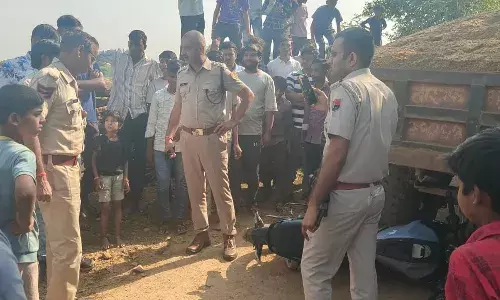 बजरी परिवहन करती चार ट्रैक्टर-ट्रॉली जब्त, चार गिरफ्तार