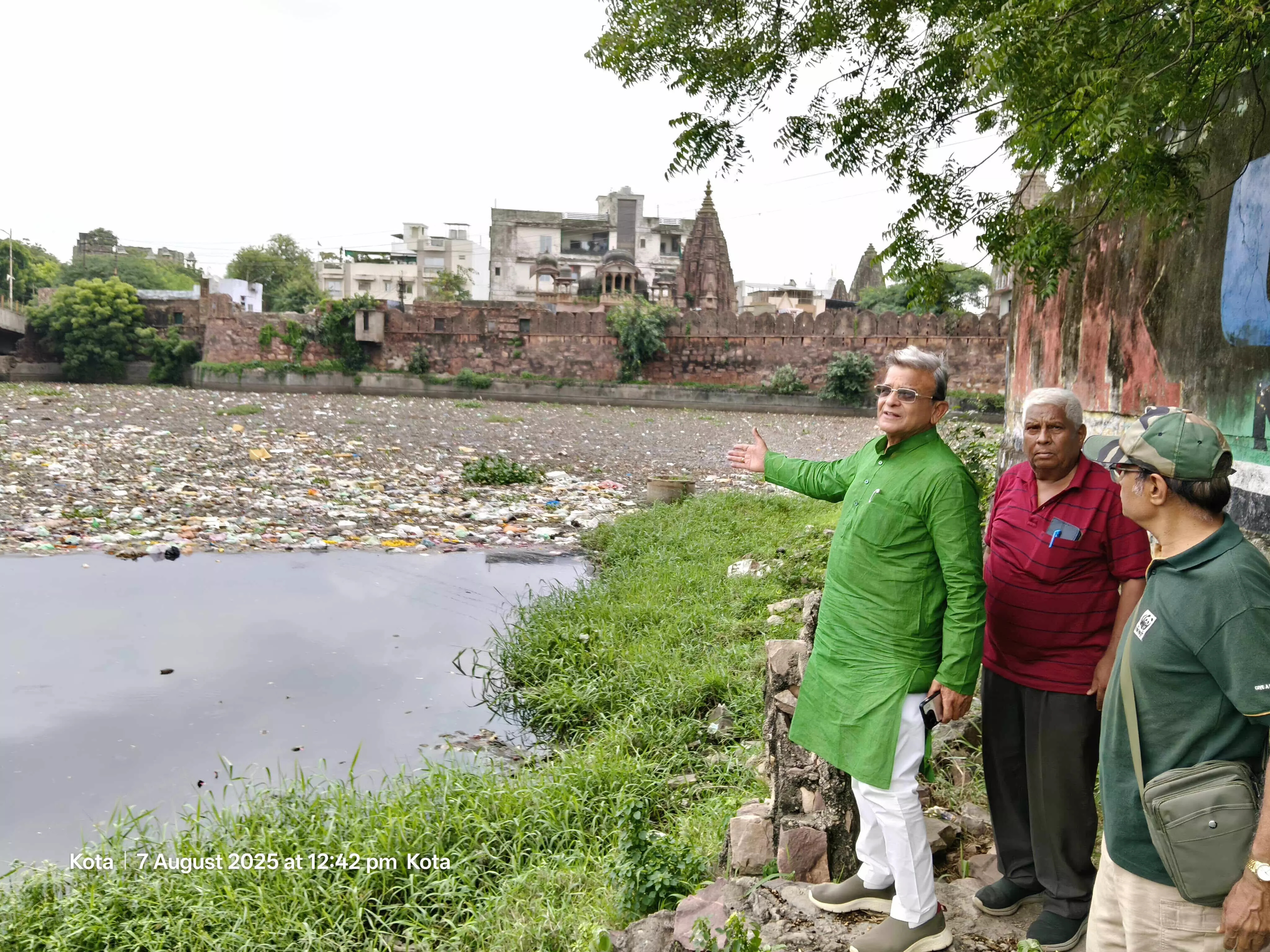 एनजीटी ने चंबल नदी प्रदूषित करने के मामले में लगाया 7.20 करोड़ का जुर्माना एनजीटी ने चंबल नदी प्रदूषित करने के मामले में लगाया 7.20 करोड़ का जुर्माना