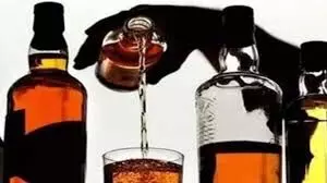 दवाइयों के कार्टून में छिपाकर ले जाई जा रही थी 10 लाख रुपए की अवैध शराब जब्त