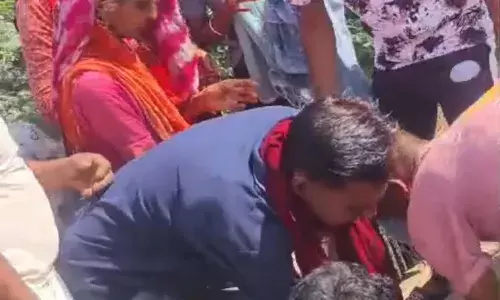 बाइक-कार की सीधी भिड़ंत, दो युवक घायल