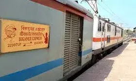 कीमैन की सजगता से  हावड़ा–बीकानेर एक्सप्रेस  दुर्घटना से बची , पटरी में दरार पड़ी थी — चार कर्मचारियों को सम्मानित किया गया