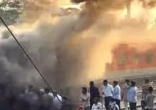 लुधियाना से दिल्ली जा रही गरीब रथ ट्रेन की AC बोगी में  लगी  आग, यात्रियों में  अफरातफरी