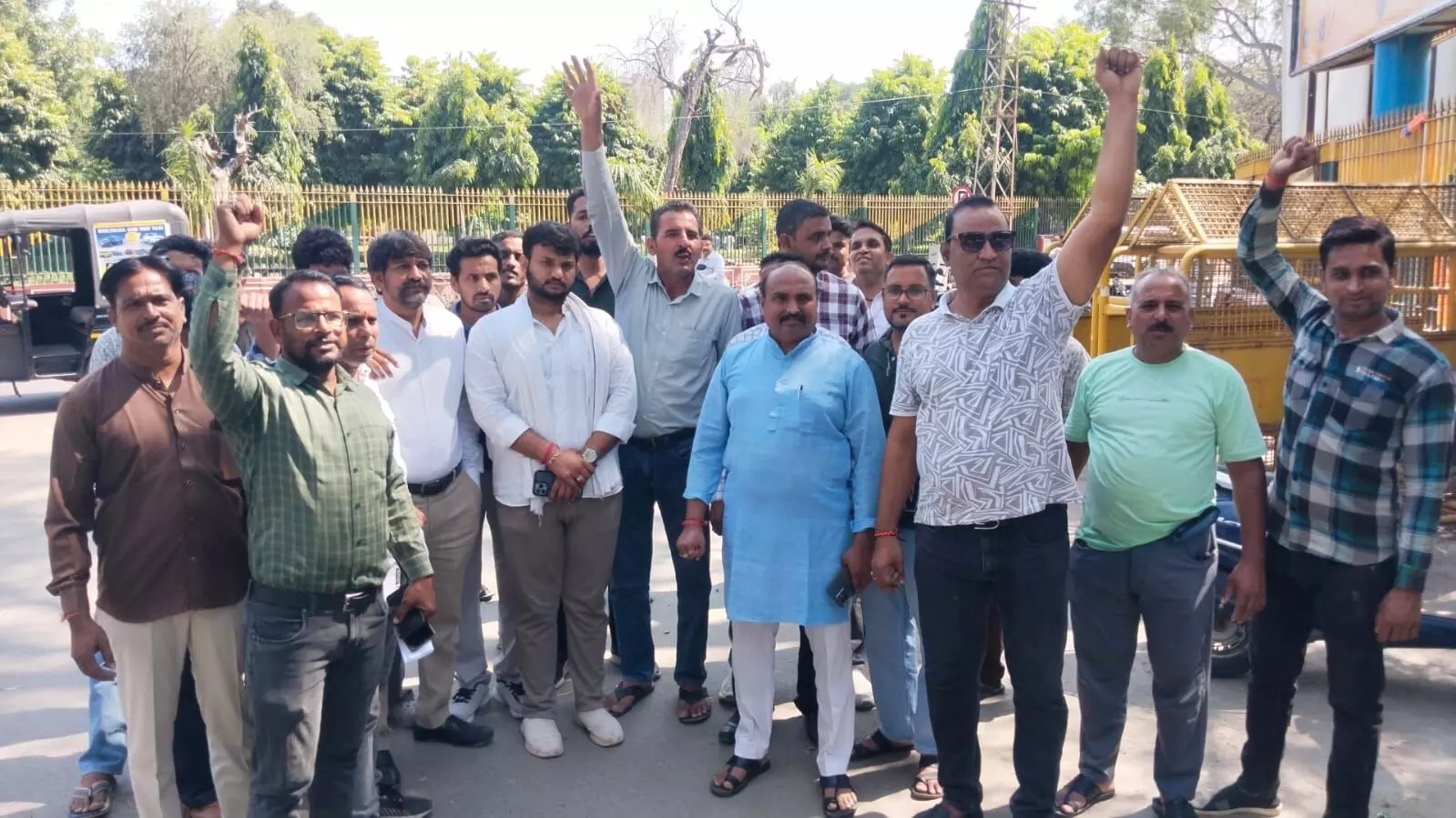 भीलवाड़ा नगर विकास न्यास लॉटरी में बड़ी गड़बड़ी! अधिकारियों और परिवार को भूखण्ड आवंटन के आरोप, कलेक्ट्रेट पर प्रदर्शन, सौंपा ज्ञापन भीलवाड़ा नगर विकास न्यास लॉटरी में बड़ी गड़बड़ी! अधिकारियों और परिवार को भूखण्ड आवंटन के आरोप, कलेक्ट्रेट पर प्रदर्शन, सौंपा ज्ञापन