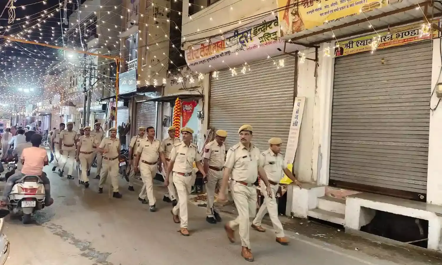 शाहपुरा में थाना प्रभारी की अगुवाई में निकला फ्लैग मार्च, शांतिपूर्ण दीपावली मनाने की अपील