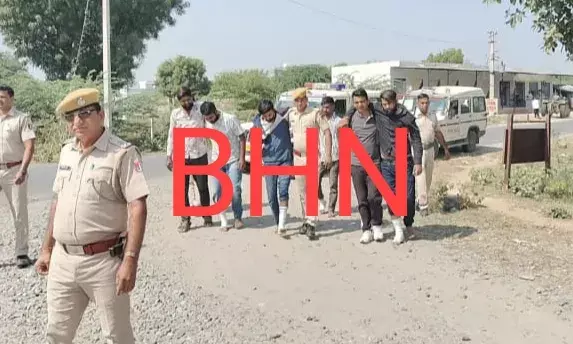 एचबीएस गैंग का नाम लेकर हमला करने वाले पांच आरोपित गिरफ्तार, पुलिस ने कराई पैदल परेड, स्कॉर्पियो जब्त