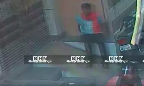 आसींद में सक्रिय बाइक चोर गिरोह, दिनदहाड़े मुख्य बाजार से बाइक चोरी — CCTV फुटेज में आरोपी की कार्रवाई कैद