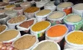 गेहूं-चावल मजबूत, चीनी, दालें नरम, खाद्य तेलों में घटबढ़