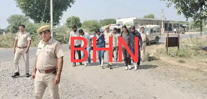 एचबीएस गैंग का नाम लेकर हमला करने वाले पांच आरोपित गिरफ्तार, पुलिस ने कराई पैदल परेड, स्कॉर्पियो जब्त