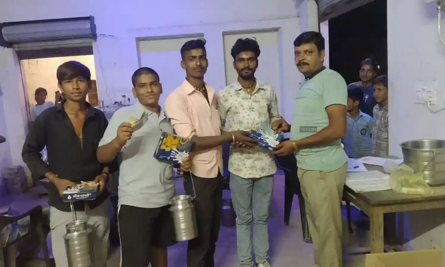 दूध दाताओं को दर अंतर राशि के रूप में मिला बोनस, डेयरी से जुड़ने का आह्वान