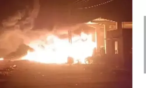 जोधपुर की भड़सिया फल मंडी में लगी भीषण आग, काबू पाने के प्रयास जोधपुर की भड़सिया फल मंडी में लगी भीषण आग, काबू पाने के प्रयास