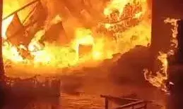 किराना स्टोर में भीषण आग, लाखों का सामान जलकर हुआ राख