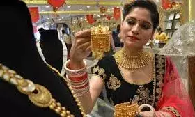 दीपावली के बाद सोने-चांदी की कीमतों में भारी गिरावट, चांदी डेढ़ लाख से नीचे