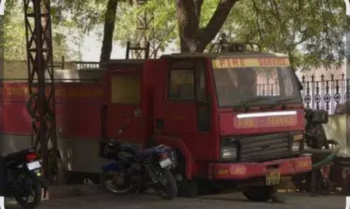 दीपावली पर कार और ख़ाखले के ढेर में सुलगी आग, दमकल डेढ़ दर्जन स्थान पर पाया आग पर काबू दीपावली पर कार और ख़ाखले के ढेर में सुलगी आग, दमकल डेढ़ दर्जन स्थान पर पाया आग पर काबू