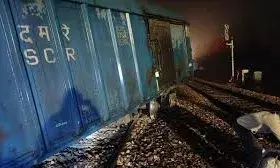 मथुरा में बड़ा रेल हादसा: कोयला लदी मालगाड़ी के 12 डिब्बे पटरी से उतरे, कई ट्रेनें प्रभावित