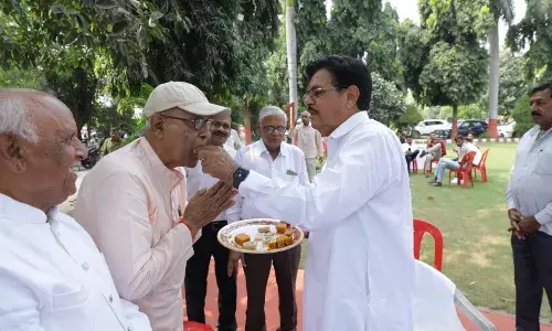 दीपावली पूजन एवं मिलन समारोह सम्पन्न दीपावली पूजन एवं मिलन समारोह सम्पन्न