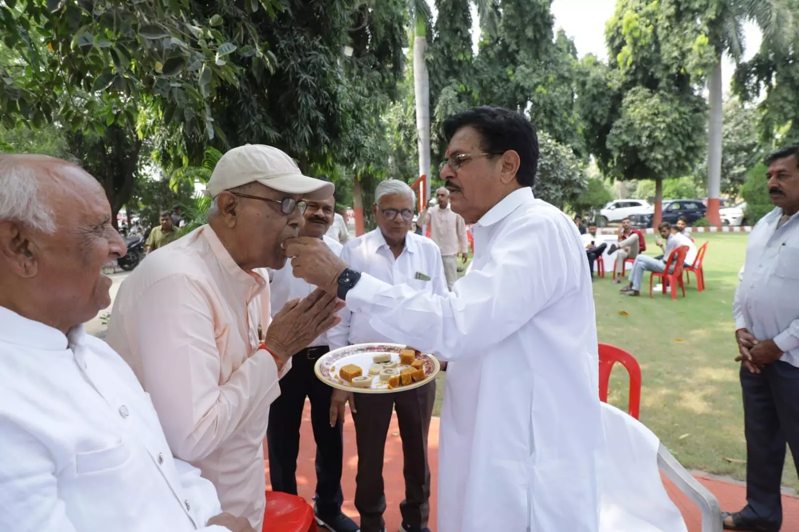 दीपावली पूजन एवं मिलन समारोह सम्पन्न दीपावली पूजन एवं मिलन समारोह सम्पन्न