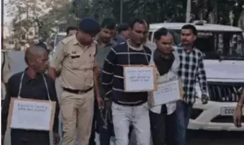 पेट्रोल लाया...सास-ससुर को जिंदा जलाया:पत्नी के मायके जाने से नाराज था,10 लाख मांग रहा था,पुलिस ने दामाद-साथी का जुलूस निकाला