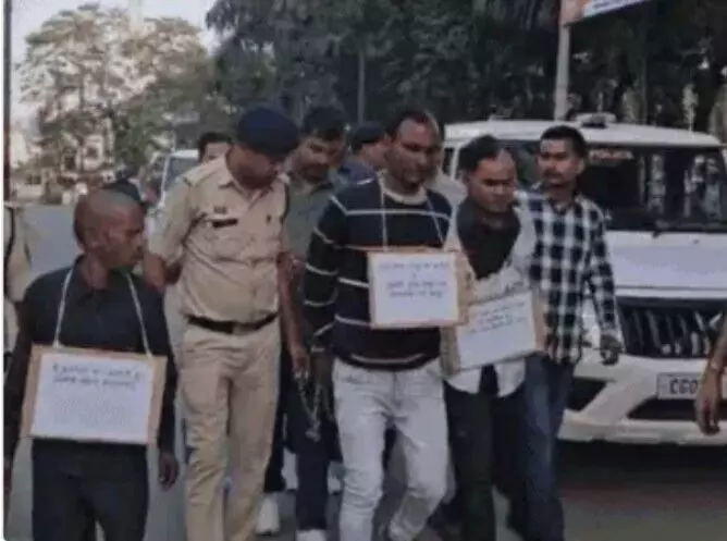 पेट्रोल लाया...सास-ससुर को जिंदा जलाया:पत्नी के मायके जाने से नाराज था,10 लाख मांग रहा था,पुलिस ने दामाद-साथी का जुलूस निकाला