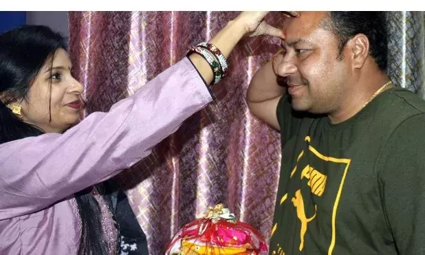 भाई दूज आज: भाई-बहन के स्नेह का पर्व, जानें तिलक का महत्व और शुभ मुहूर्त