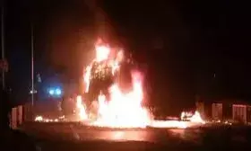 ट्रक से टकराने के बाद फॉर्च्यूनर में लगी आग, दो चचेरे भाई जिंदा जले