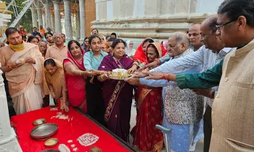भगवान महावीर स्वामी के निर्वाण दिवस पर 72 दीपक का हुआ विशेष अनुष्ठान, चढ़ाया निर्वाण लड्डू भगवान महावीर स्वामी के निर्वाण दिवस पर 72 दीपक का हुआ विशेष अनुष्ठान, चढ़ाया निर्वाण लड्डू