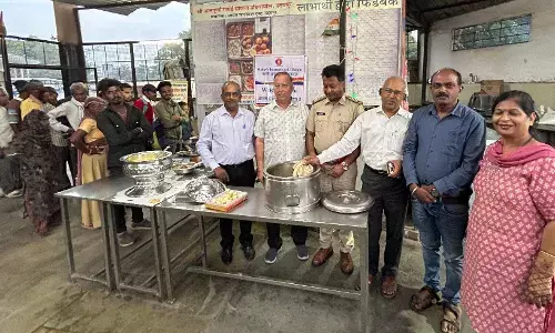 महावीर इंटरनेशनल ने जरूरतमंदों को खाद्य सामग्री एवं वस्त्र वितरण किए