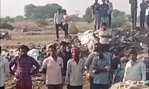 कुएं में तैरती मिली लापता युवती की लाश, हत्या की आशंका से भडक़े ग्रामीण, ढाई घंटे चला हंगामा