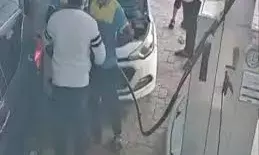 थप्पड़ कांड: RAS अधिकारी छोटू लाल निलंबित ,पेट्रोल पंप वालों ने मेरी पत्नी को आंख मारी अब लगाया आरोप थप्पड़ कांड: RAS अधिकारी छोटू लाल निलंबित ,पेट्रोल पंप वालों ने मेरी पत्नी को आंख मारी अब लगाया आरोप