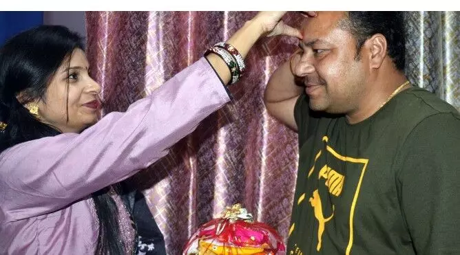 भाई दूज आज: भाई-बहन के स्नेह का पर्व, जानें तिलक का महत्व और शुभ मुहूर्त