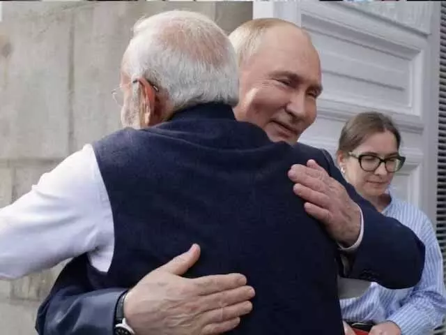 मुश्किलों में और मजबूत हो रहा मोदी-पुतिन का रिश्ता, रूस में पहली फर्टिलाइजर कंपनी लगाने जा रहा भारत, ट्रंप को लगी मिर्ची मुश्किलों में और मजबूत हो रहा मोदी-पुतिन का रिश्ता, रूस में पहली फर्टिलाइजर कंपनी लगाने जा रहा भारत, ट्रंप को लगी मिर्ची