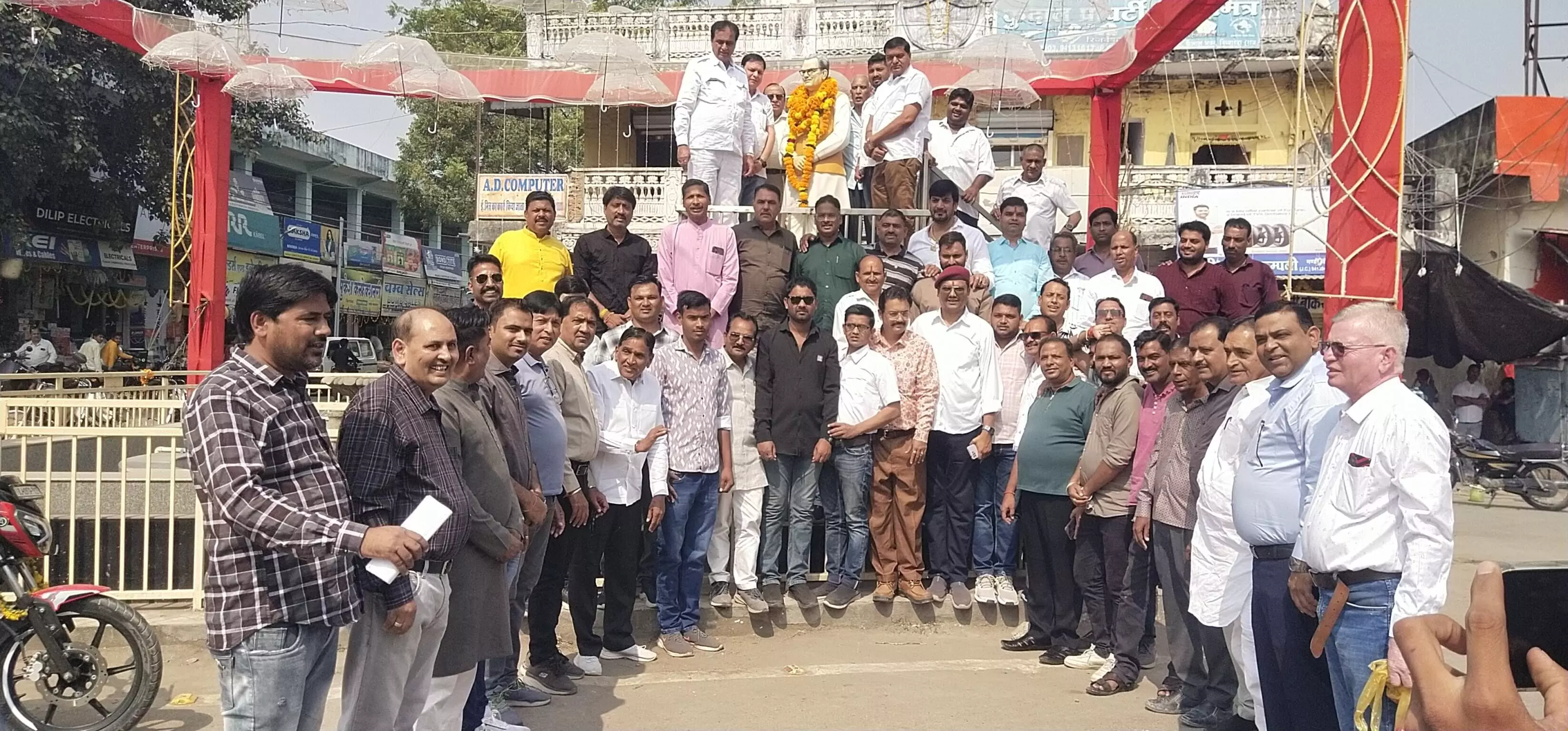 पूर्व उपराष्ट्रपति स्व. शेखावत की जयंती पर पुष्पांजलि कार्यक्रम आयोजित पूर्व उपराष्ट्रपति स्व. शेखावत की जयंती पर पुष्पांजलि कार्यक्रम आयोजित