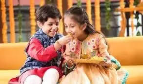 भीलवाड़ा में  हर्षोल्लास से मनाया गया भाई दूज पर्व:बहनों ने तिलक लगाकर बांधा प्यार का धागा